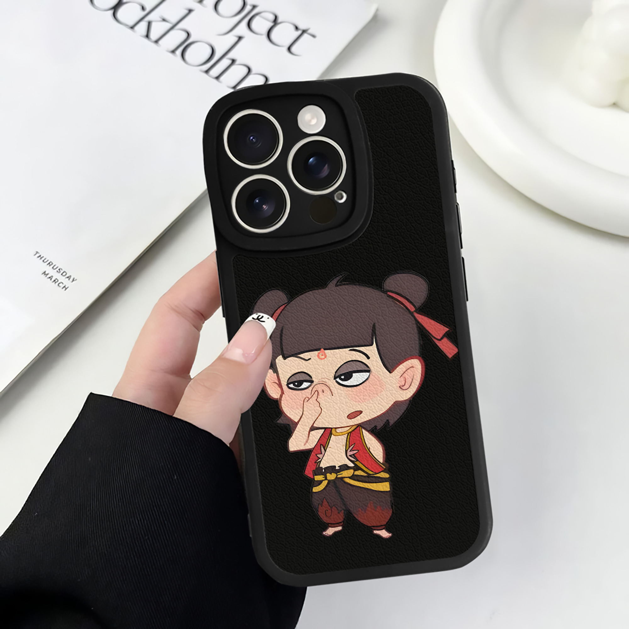 （画像用） Ne Zha 2 ナタ 魔童の大暴れ 【iPhone 16シリーズ対応】シリコンスマホケース（レザー調） 材質：シリコン
